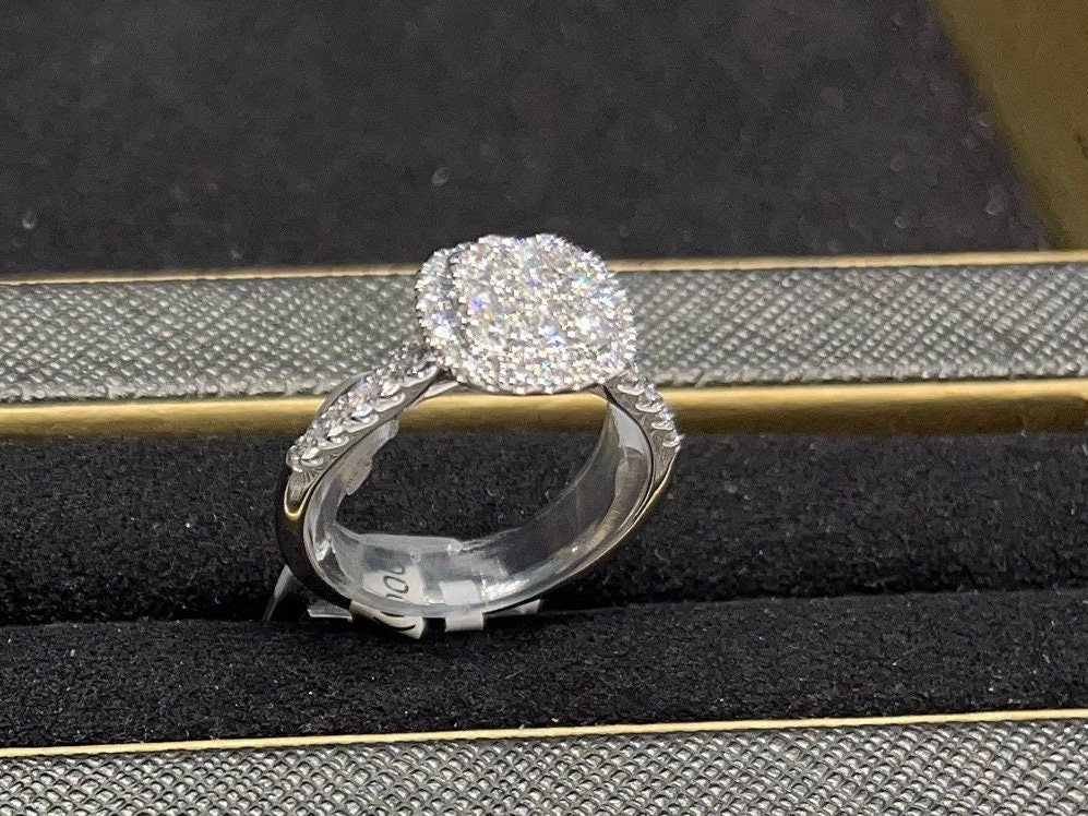 NEW 18CT White Gold 0.75 Cttw Diamond Cluster Ring Engagement Ring Wedding Ring