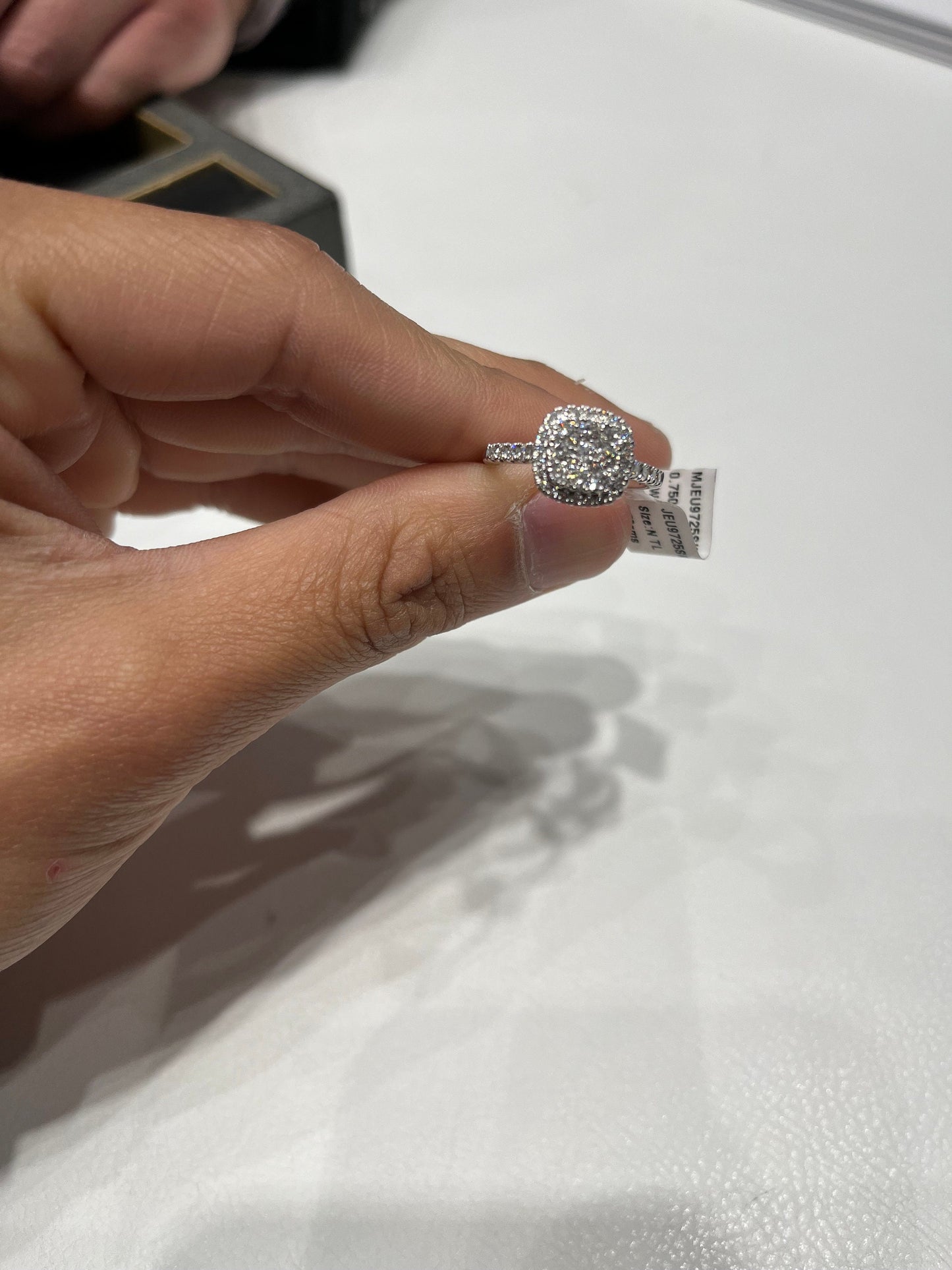 NEW 18CT White Gold 0.75 Cttw Diamond Cluster Ring Engagement Ring Wedding Ring