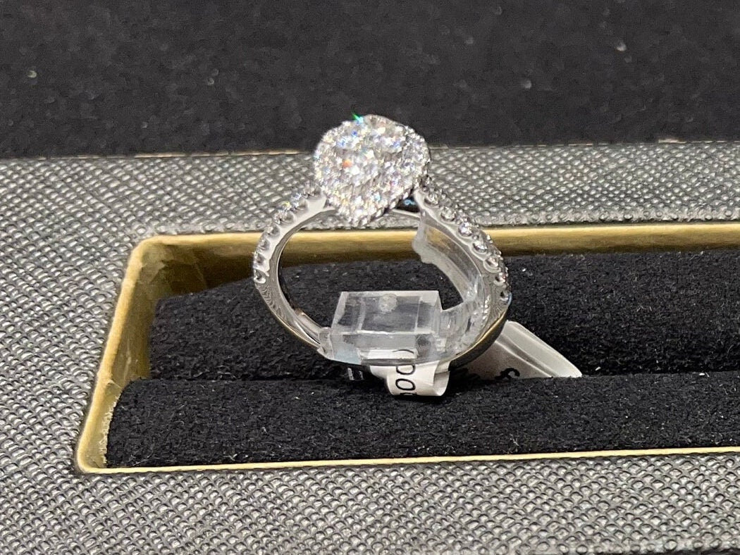 NEW 18CT White Gold 0.75 Diamond Cluster Ring Engagement Ring Wedding Ring Pear Shape Ring