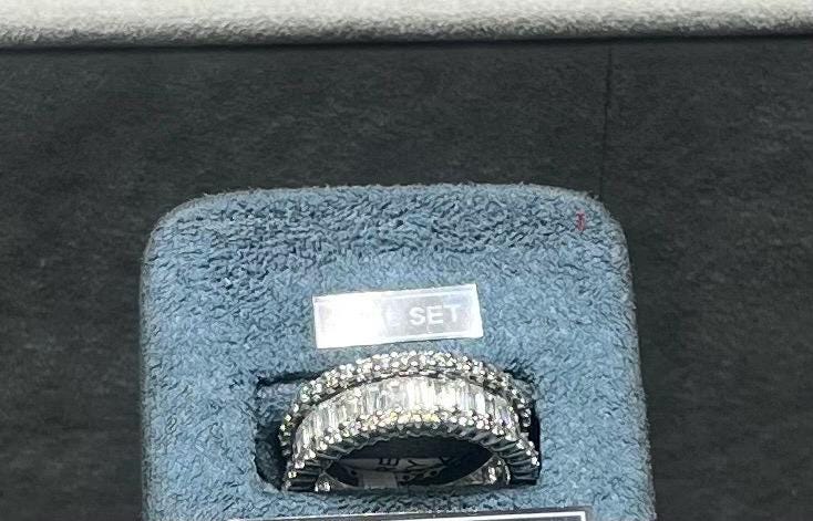 NEW 18CT White Gold, 4.00 TCW FG Carrot Diamond Ring Unisex Women’s / Men’s Ring (Please See Description)