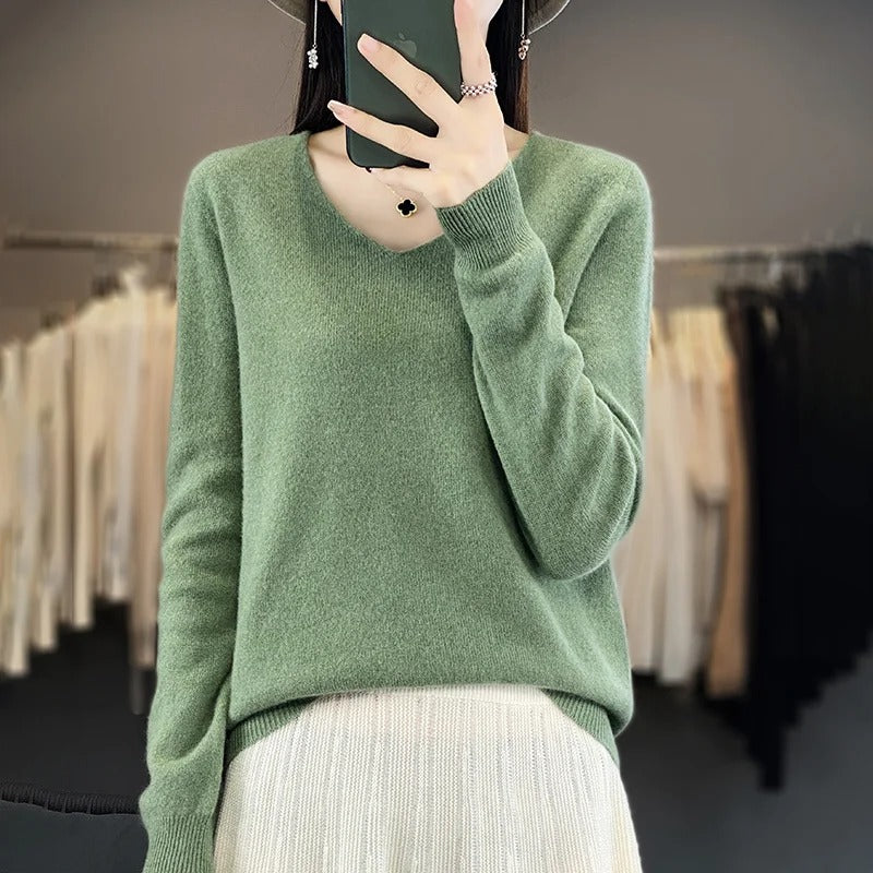 Women’s 100% Merino Wool V‑Neck Sweater – Soft Knit Pullover for Autumn & Winter | Luxuriously Warm & Breathable
