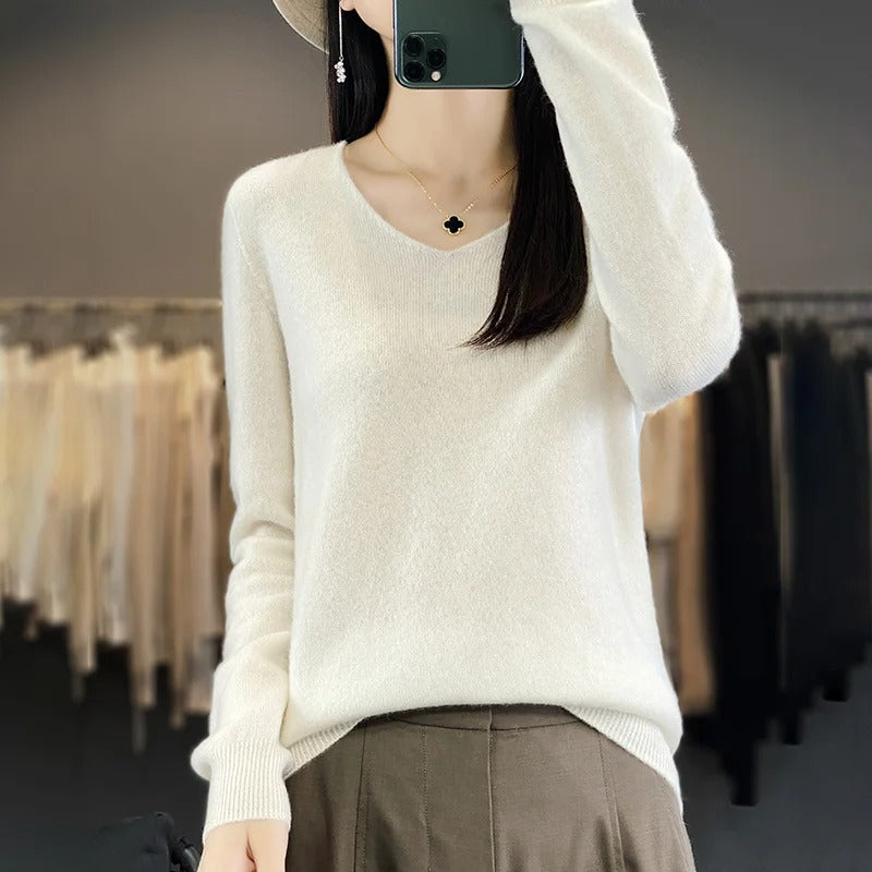 Women’s 100% Merino Wool V‑Neck Sweater – Soft Knit Pullover for Autumn & Winter | Luxuriously Warm & Breathable