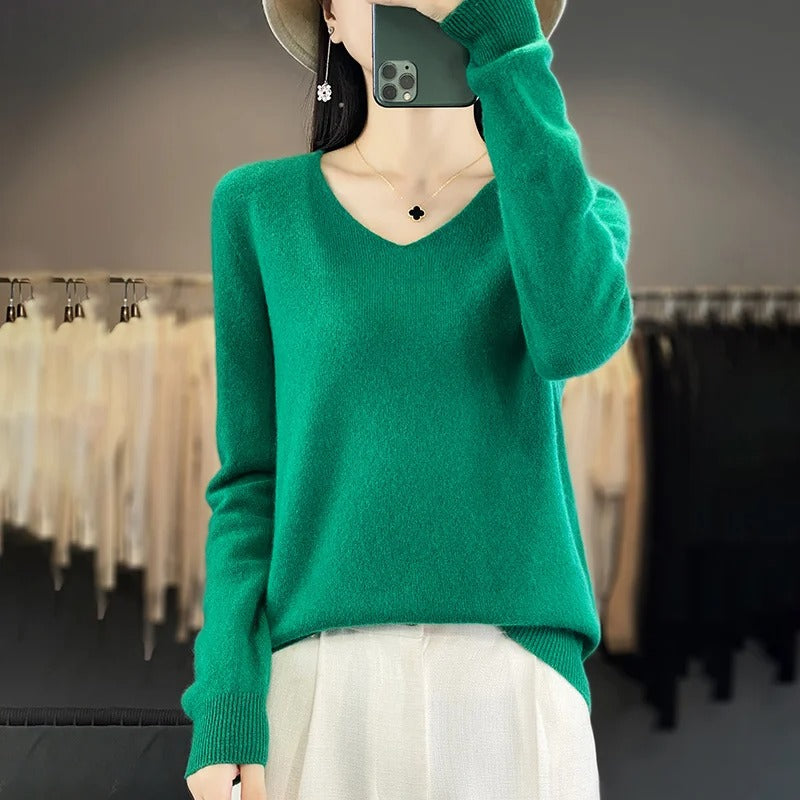 Women’s 100% Merino Wool V‑Neck Sweater – Soft Knit Pullover for Autumn & Winter | Luxuriously Warm & Breathable