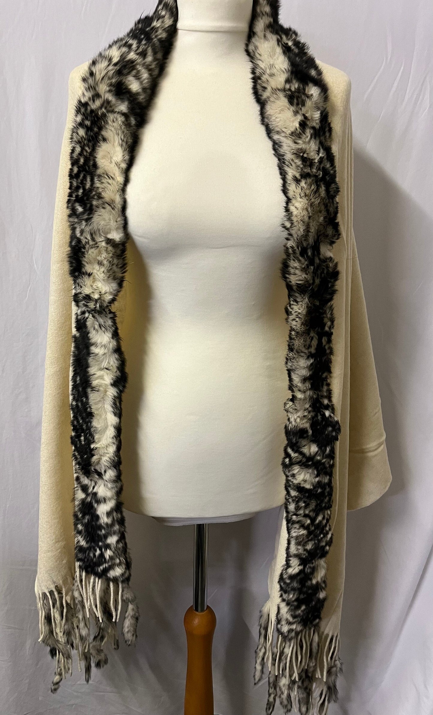 NEW High Class Women’s Wool Cashmere With Fur Shawl (Multiple Colours Available, Cream, Black, Grey, Tan Camel), Gift Shawl