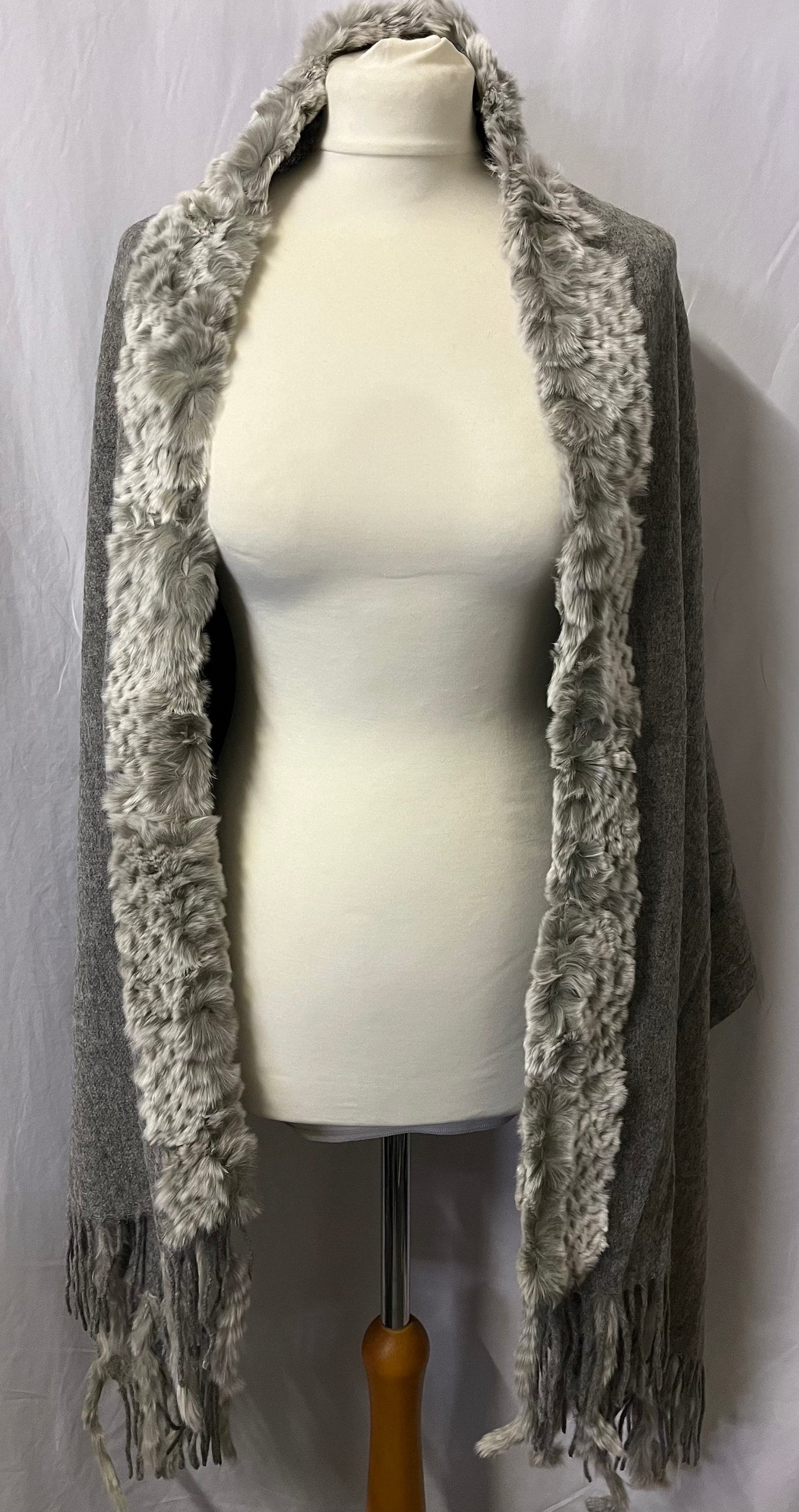 NEW High Class Women’s Wool Cashmere With Fur Shawl (Multiple Colours Available, Cream, Black, Grey, Tan Camel), Gift Shawl