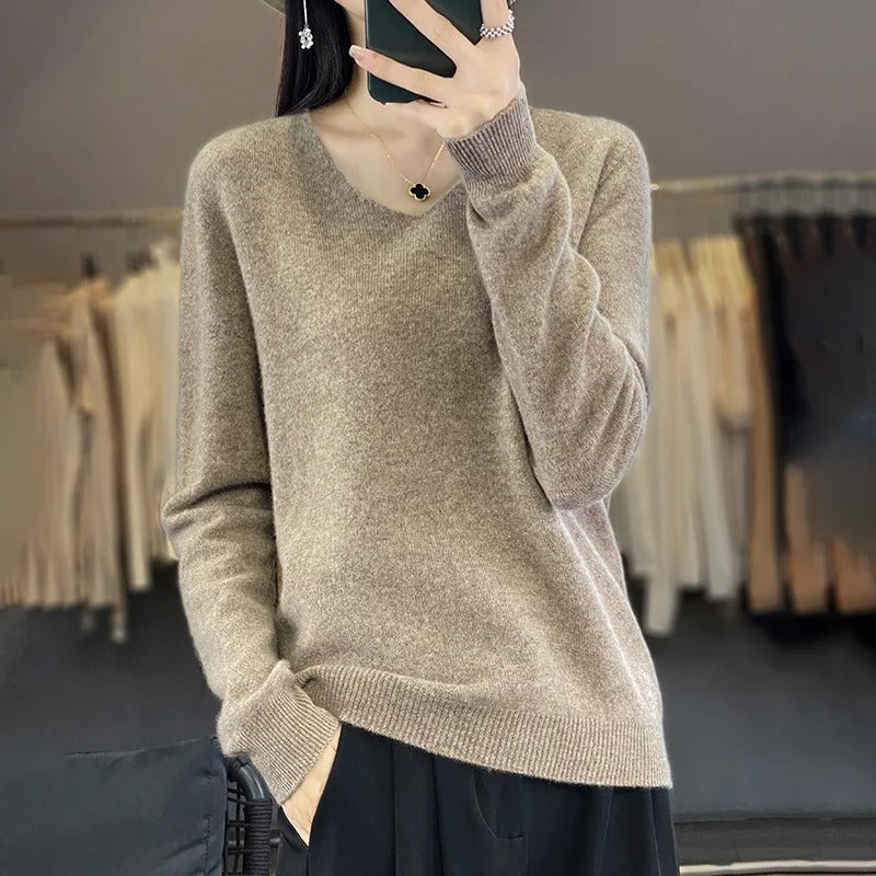 Women’s 100% Merino Wool V‑Neck Sweater – Soft Knit Pullover for Autumn &amp; Winter | Luxuriously Warm &amp; Breathable