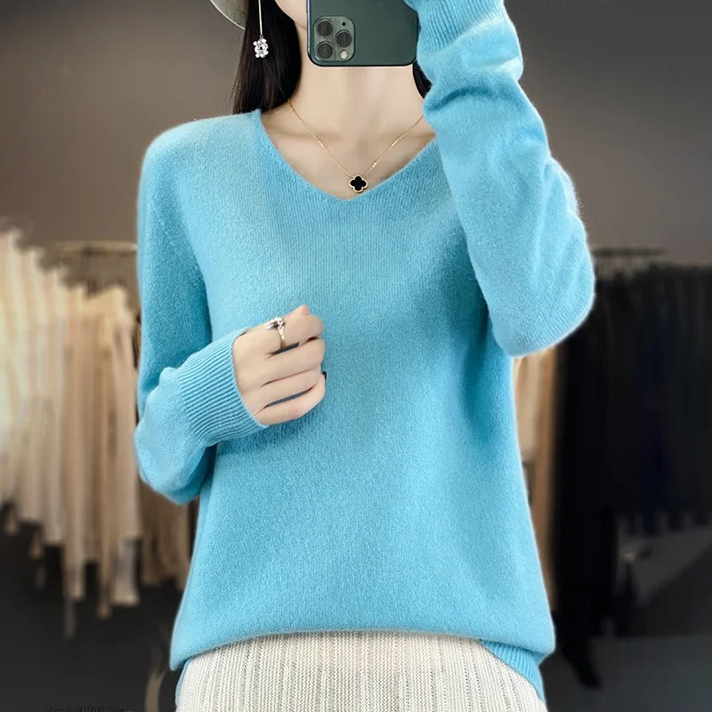 Women’s 100% Merino Wool V‑Neck Sweater – Soft Knit Pullover for Autumn &amp; Winter | Luxuriously Warm &amp; Breathable